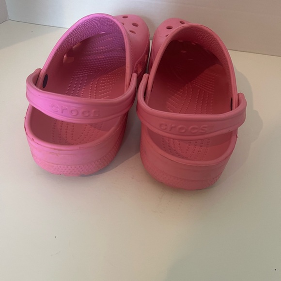 Crocs Classic Clogs Taffy Pink Men's Size 11 Comfortable, Lightweight Sandals - Picture 3 of 5